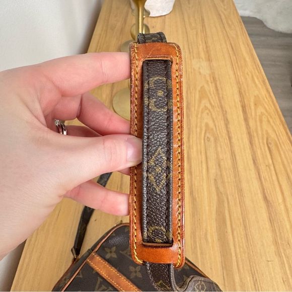 ✅AUTHENTIC✅LOUIS VUITTON DANUBE CROSSBODY BAG - Picture 11 of 16